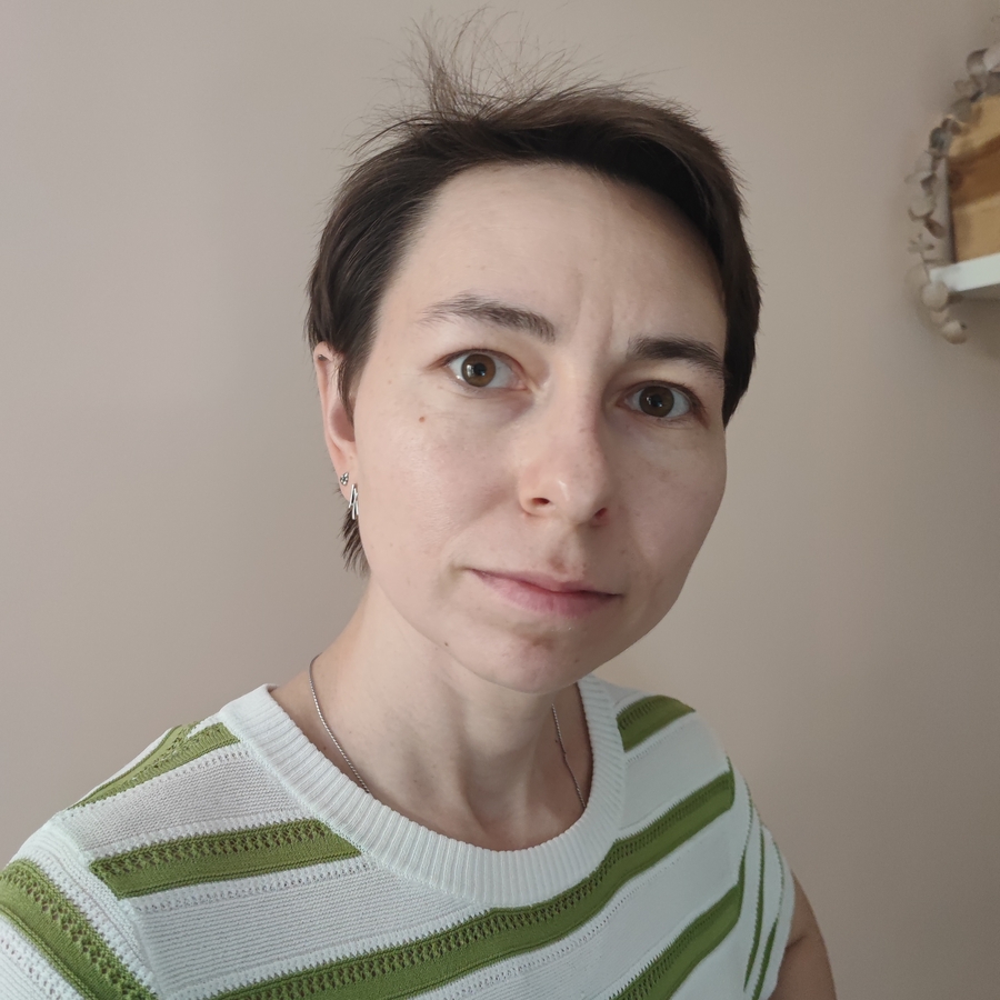 Кожа после нанесения- буквально пара минут и можно продолжать наносить макияж, а мне и так ок