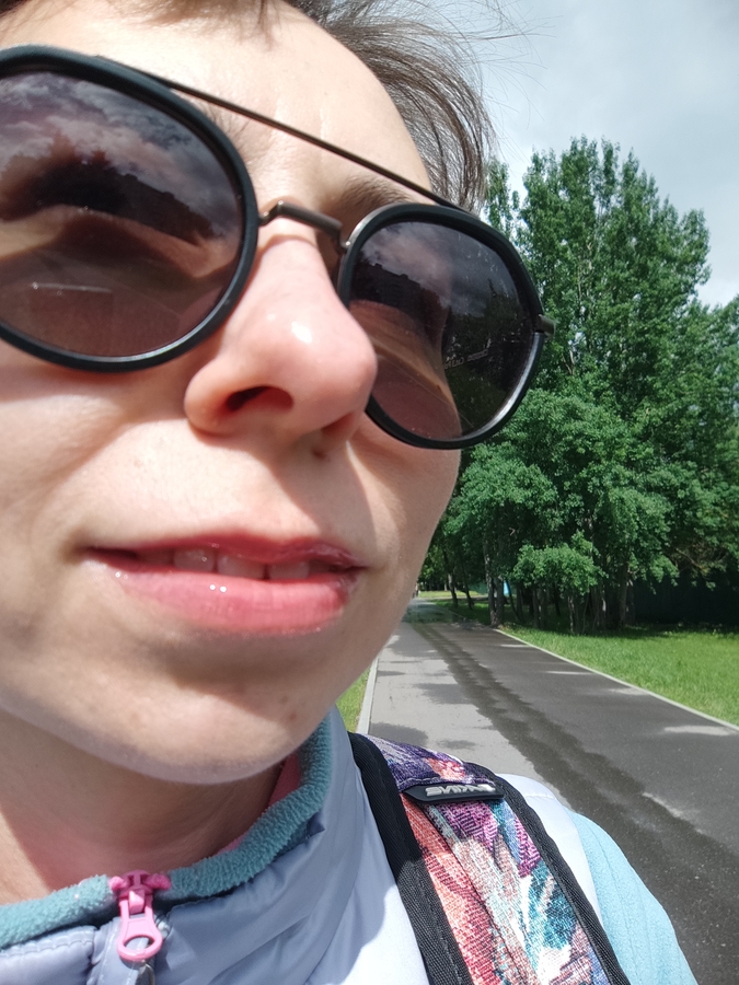 А на улице оттенка и вовсе почти не видно