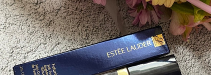 Консилер для Белоснежек: Estee Lauder Futurist Soft Touch Brightening Skincealer 0,5 N