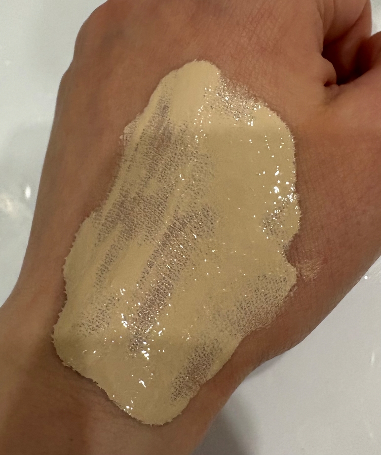 При искуственном освещении