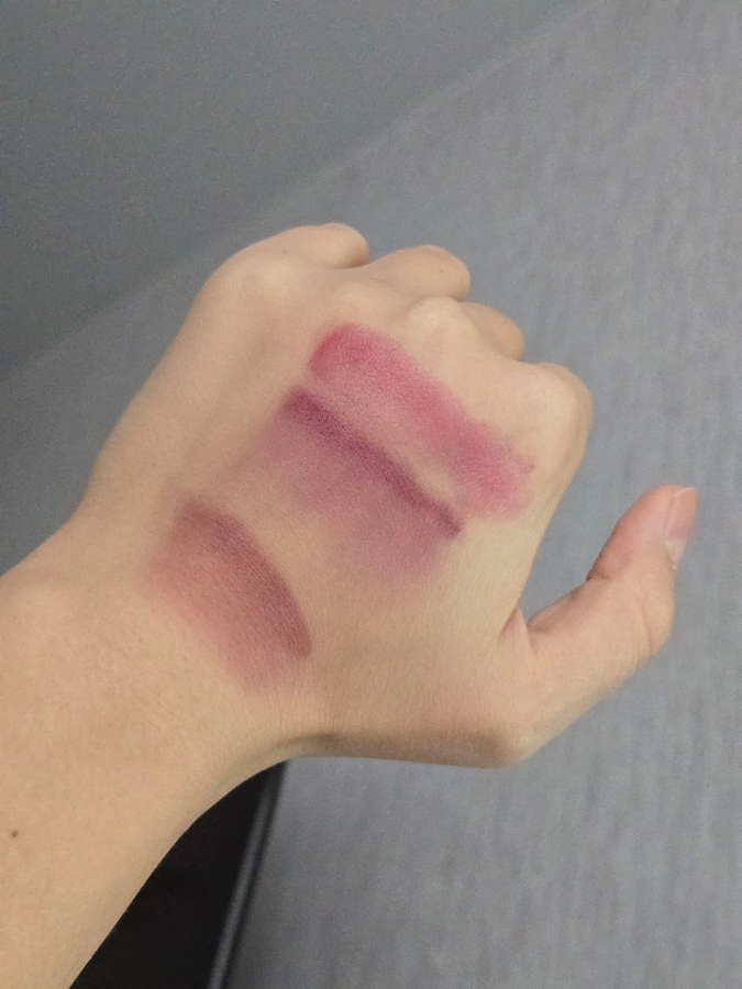 Сверху вниз: Milk makeup Quickie, Catrice, Glossier Eve