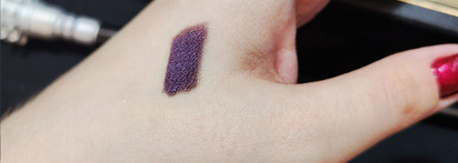 Изюминка в макияже с карандашом Shik Kajal Liner в оттенке 07 Universe. Палитра Cultist Robe Palette