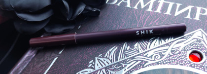 Изюминка в макияже с карандашом Shik Kajal Liner в оттенке 07 Universe. Палитра Cultist Robe Palette