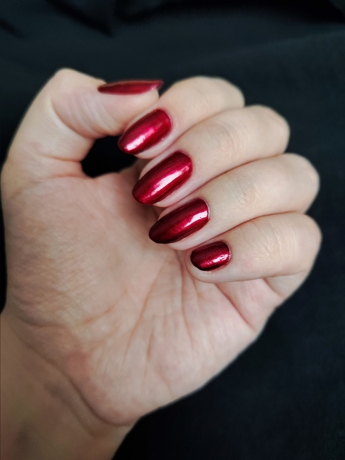 Ноготок на мизинце сломался :С Уж простите за вид, я сама страдаю по этому поводу. Дневной свет у окна