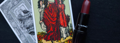 И снова про MAC! Хорошая помада или просто баловство? Mac Love me lipstick 410 La femme в бордовом оттенке