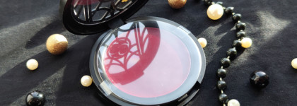 Игрушка в красивой упаковке: румяна Catrice Mystic Forest Cream Blush C01 Purple Touch