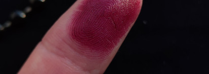 Игрушка в красивой упаковке: румяна Catrice Mystic Forest Cream Blush C01 Purple Touch