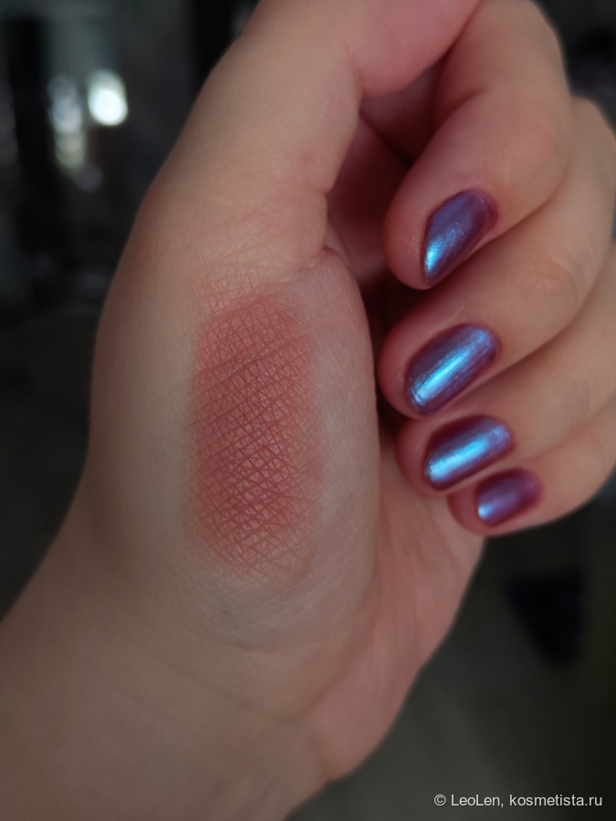 В глубине комнаты, заниженные настройки камеры