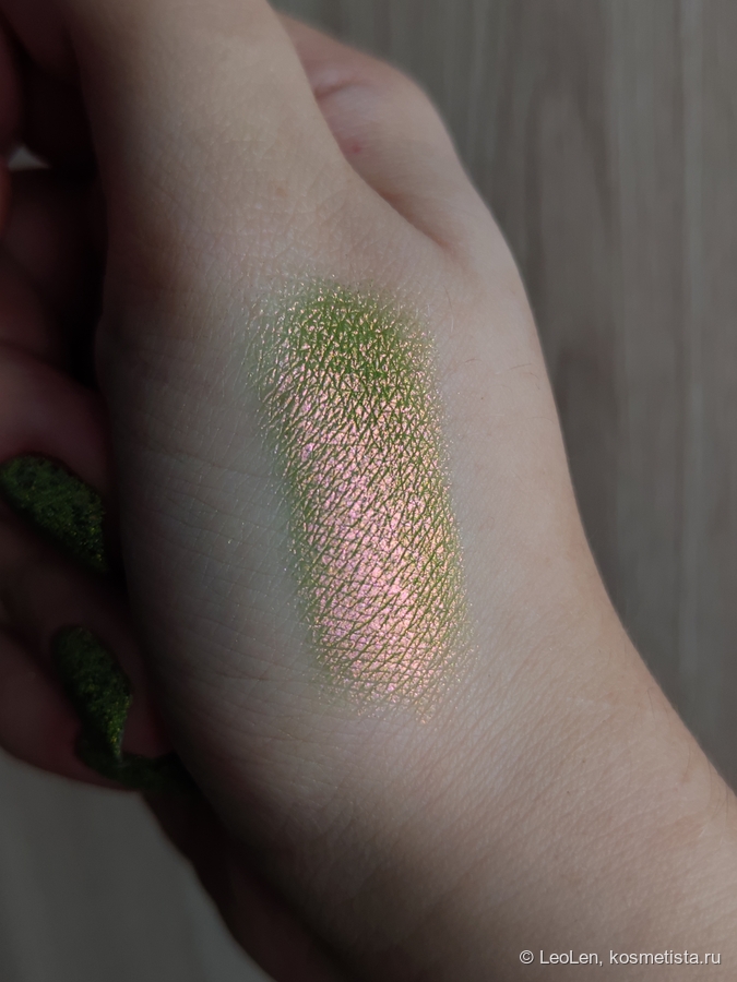 В глубине комнаты