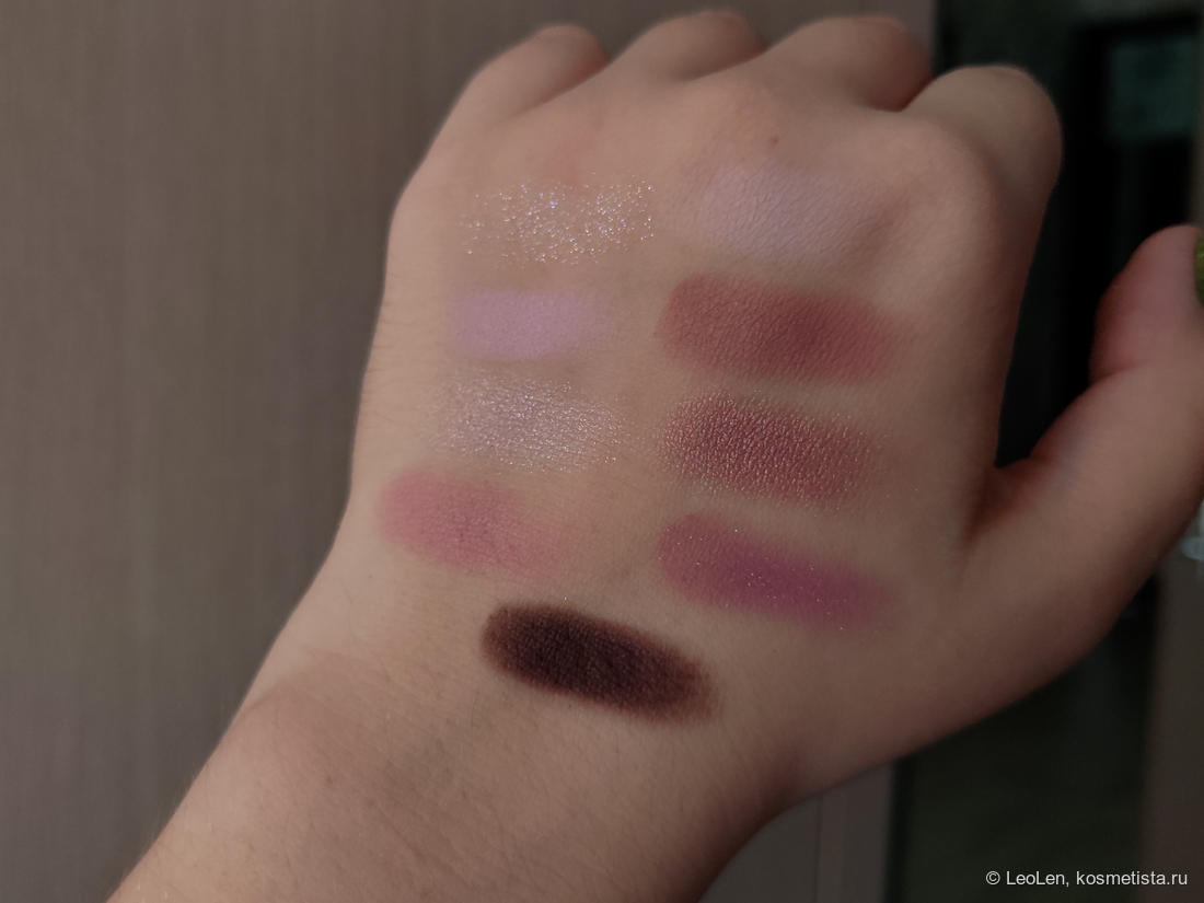 В глубине комнаты