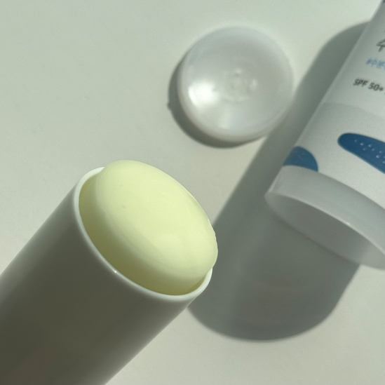 Блестящий брат: солнцезащитный стик Round Lab Birch Juice Moisturizing Sun Stick Spf50+ PA++++