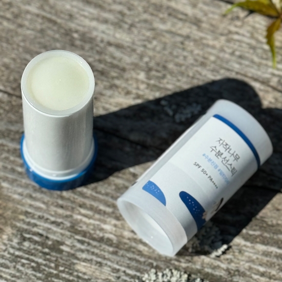 Блестящий брат: солнцезащитный стик Round Lab Birch Juice Moisturizing Sun Stick Spf50+ PA++++