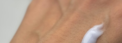 В оттенках голубого: кремы Benton Guava Moisture Soothing Cream и Dear, Klairs Midnight Blue Calming Cream