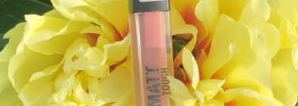 Банально, но «Моя прелесть 2023» — это MAC Lipstick в оттенке Velvet Teddy