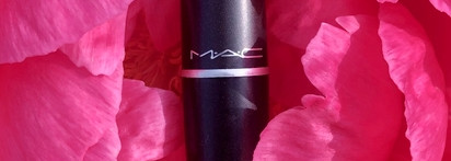 Банально, но «Моя прелесть 2023» — это MAC Lipstick в оттенке Velvet Teddy
