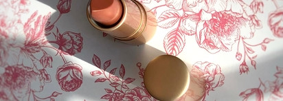 Матовая помада Uvinion в трендовом оттенке Sophie: сравнения с аналогами