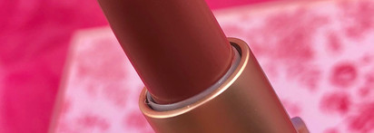 Матовая помада Uvinion в трендовом оттенке Sophie: сравнения с аналогами