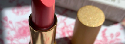 Морозные персики на губах - глянцевая помада-бальзам Uvinion Ms