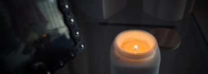 Букет пионов в Ароматической интерьерной свече Uvinion