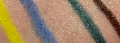 Лучший массмаркет: избранные карандаши для глаз