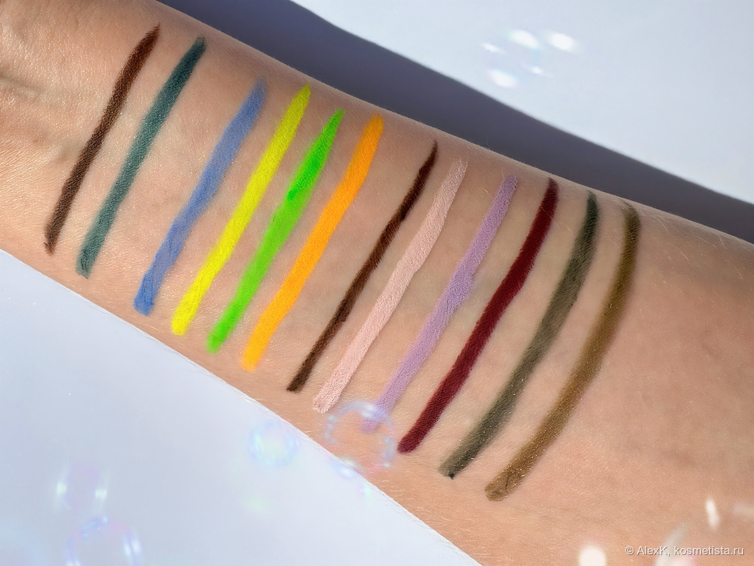 Все карандаши из поста. Слева направо: Parisa Cosmetics Gel Eyeliner №802, №805, Parisa Cosmetics Neon №605 Fire Orange, № 603 Bright Green, 604 Acid Yellow и №608 Lilac Blue, Influenceш Beauty Spectrum 11 и 02, Vivienne Sabo Liner Virtuose 07 Лавандовый, Ok Beauty Color Salute Slide & Stay Burgundy, Stellary Automatic Eyeliner 06 Olive, Eveline Variete Waterproof Gel Eyeliner Pencil 11 Khakki