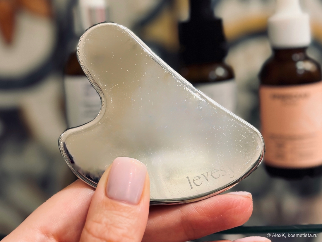 Сейчас это мой единственный гаджет - металлический массажер гуаша.