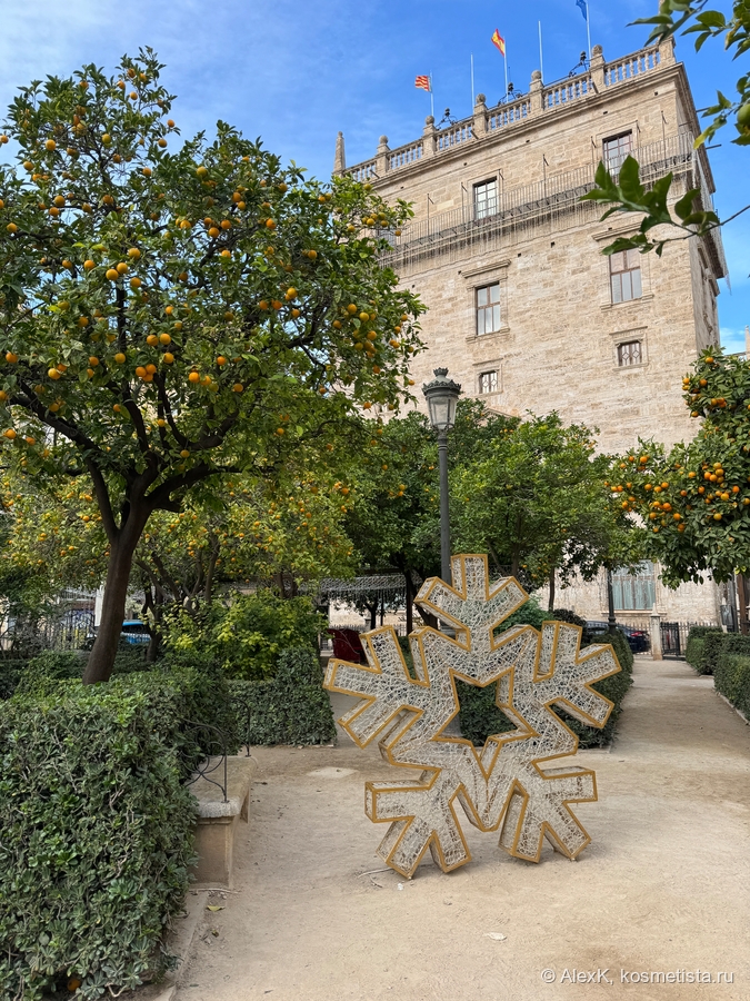 Сложно проникнуться духом Рождества, когда небо голубое, трава зеленая и с деревьев свисают апельсины.