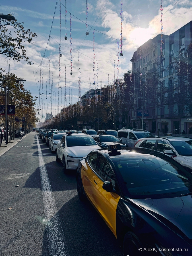 Забастовк таксистов. Они просто бросили машины на центральной улице и ушли.