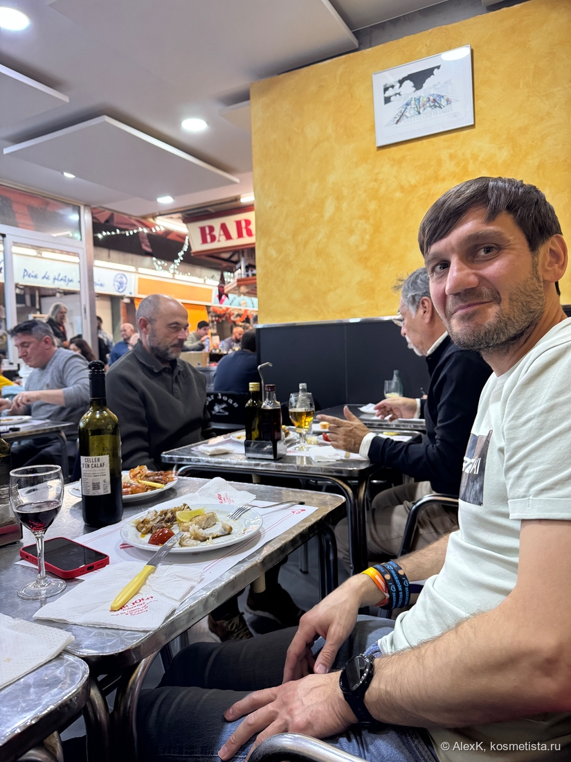 Мы тоже старались отдыхать по-испански, как могли. Но ноги не удержать. К концу дня - стабильно 20-30 тысяч шагов и куча фотографий.