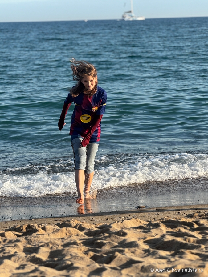 Еще один день, когда мы пытались расслабляться по-испански. А потом узнали, что рядом канатная дорога с живописными видами и остановкой на горе. А пока шли с горы, узнали про музей восковых фигур. Потом нам порекомендовали ресторан в 2х километрах от музея. А в конце вечера мы решили прогуляться до апартаментов пешком и зашли в несколько магазинов. 27 тысяч шагов)