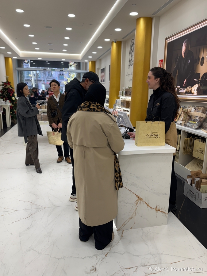 Старинный пафосный магазин, который специализируется на продаже самых разных турронов