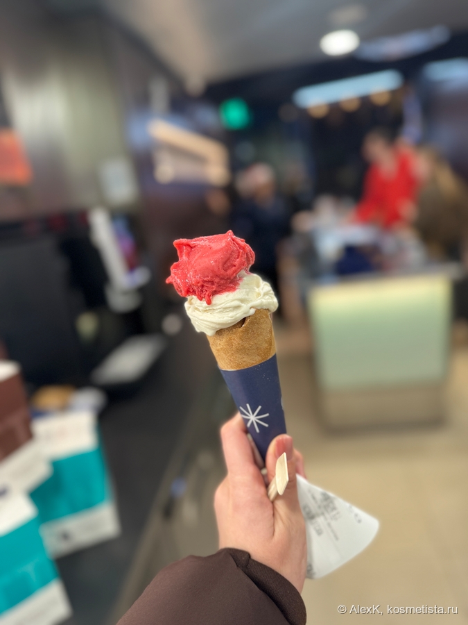 У испанцев нет своего мороженого, поэтому они едят итальянское джелатто. Зато у них он есть со вкусом туррона и рождественского кекса(на наш пасхальный кулич похоже).