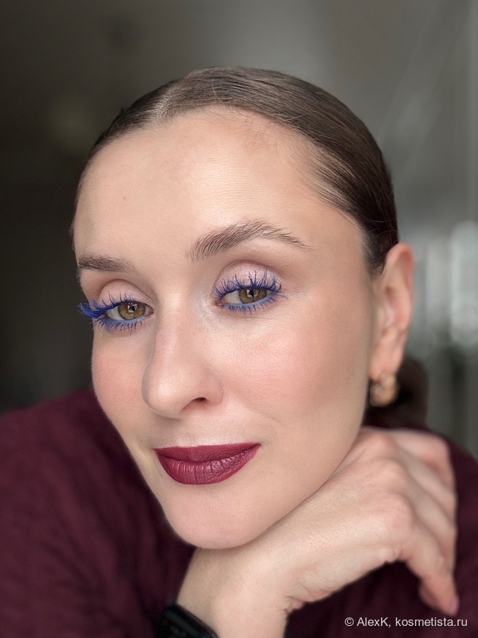 Тушь Limoni Perfetta Volume Up Zoom Mascara 03 Синяя в макияже.