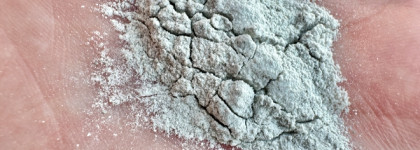 Мягко стелет: деликатная энзимная пудра для умывания с азелаиновой кислотой Aravia Laboratoires Anti-Acne Enzyme Powder, 150 мл