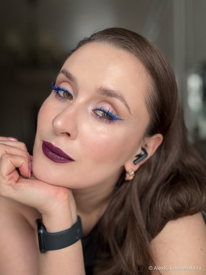 Первый образ с помадой. наносила на увлажненные губы, контур рисовала карандашом Influence Beauty.