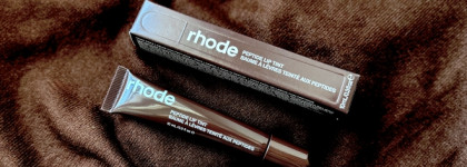 Наше все-таки лучше - блеск для губ Rhode Peptide Lip Tint в оттенке Espresso