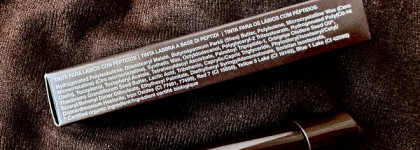 Наше все-таки лучше - блеск для губ Rhode Peptide Lip Tint в оттенке Espresso