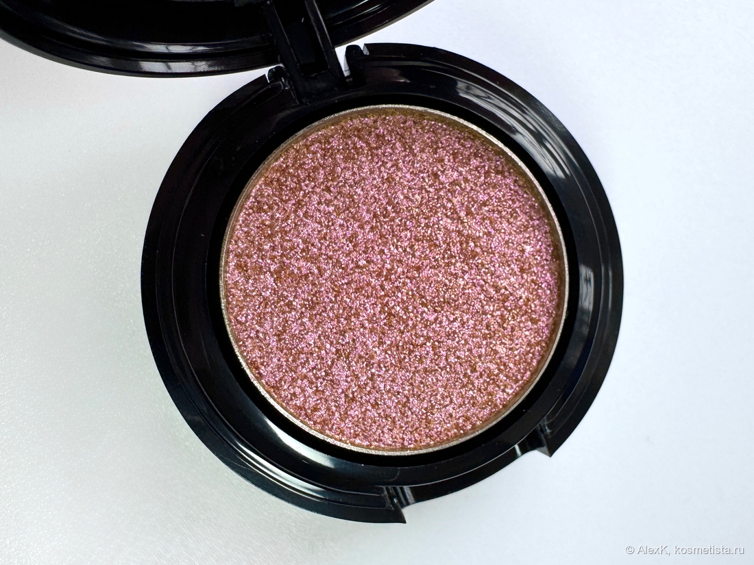 Тут больше розовых бликов