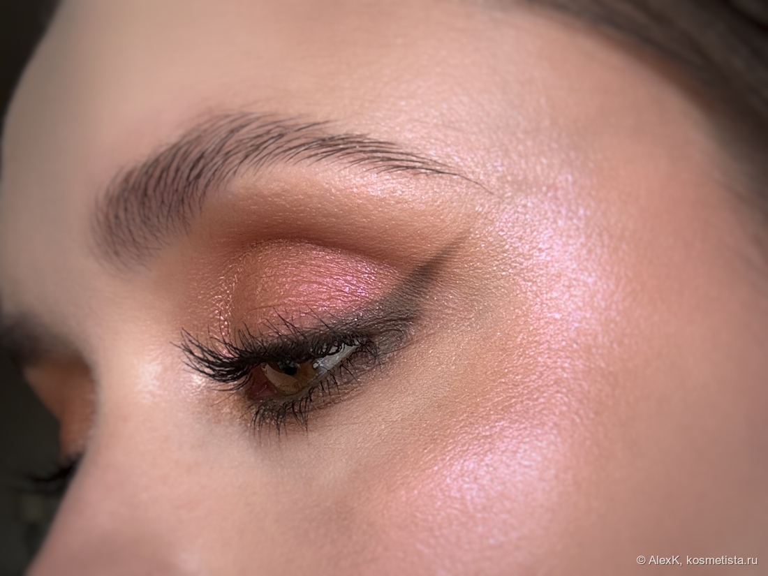 01 Quartz на веке и в качестве хайлайтера