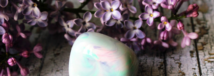 Lilac Mist Brocard EDT. Фантазия парфюмера на тему уникального сиреневого камня