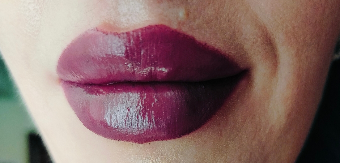 Chambor Matte Riot в оттенке #257 Mauve Rose, свотч на губах сразу после нанесения