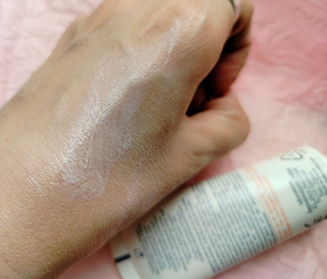 Avene Hydrance UV Legere Emulsion, распределение на коже