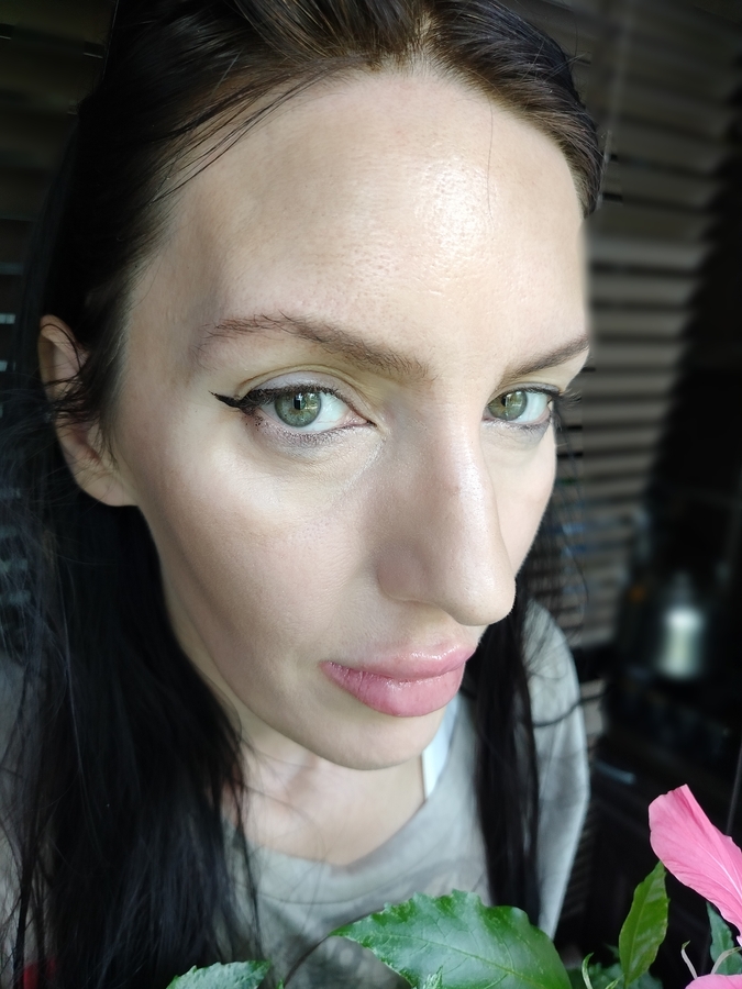 Нанесла бронзер Miyo Sun Kissed Powder