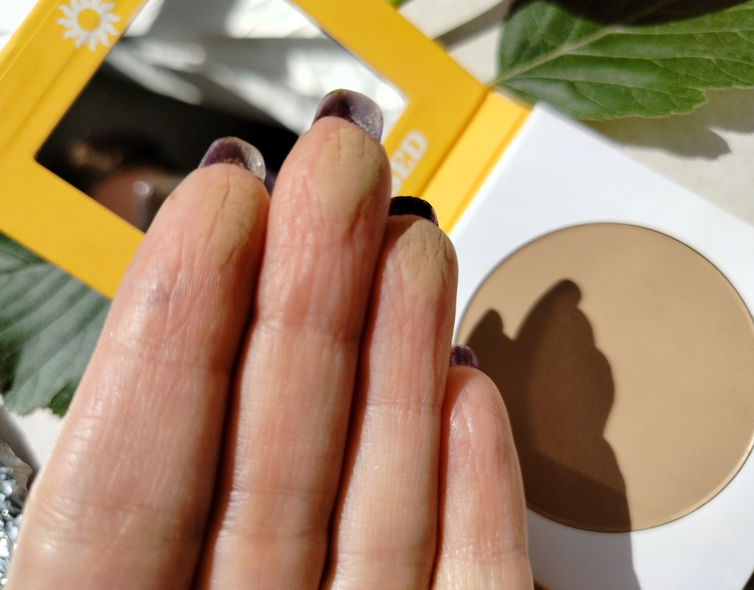 Miyo Sun Kissed Powder New Edition в оттенке 02 Chilly Bronze, свотчи
