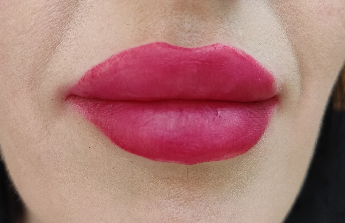 Bourjois Rouge Edition Velvet в оттенке №14 PlumPlum Girl, в два слоя