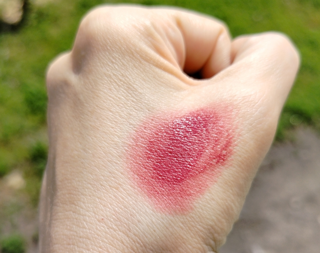 Bourjois Rouge Edition Velvet в оттенке №14 PlumPlum Girl, свотч