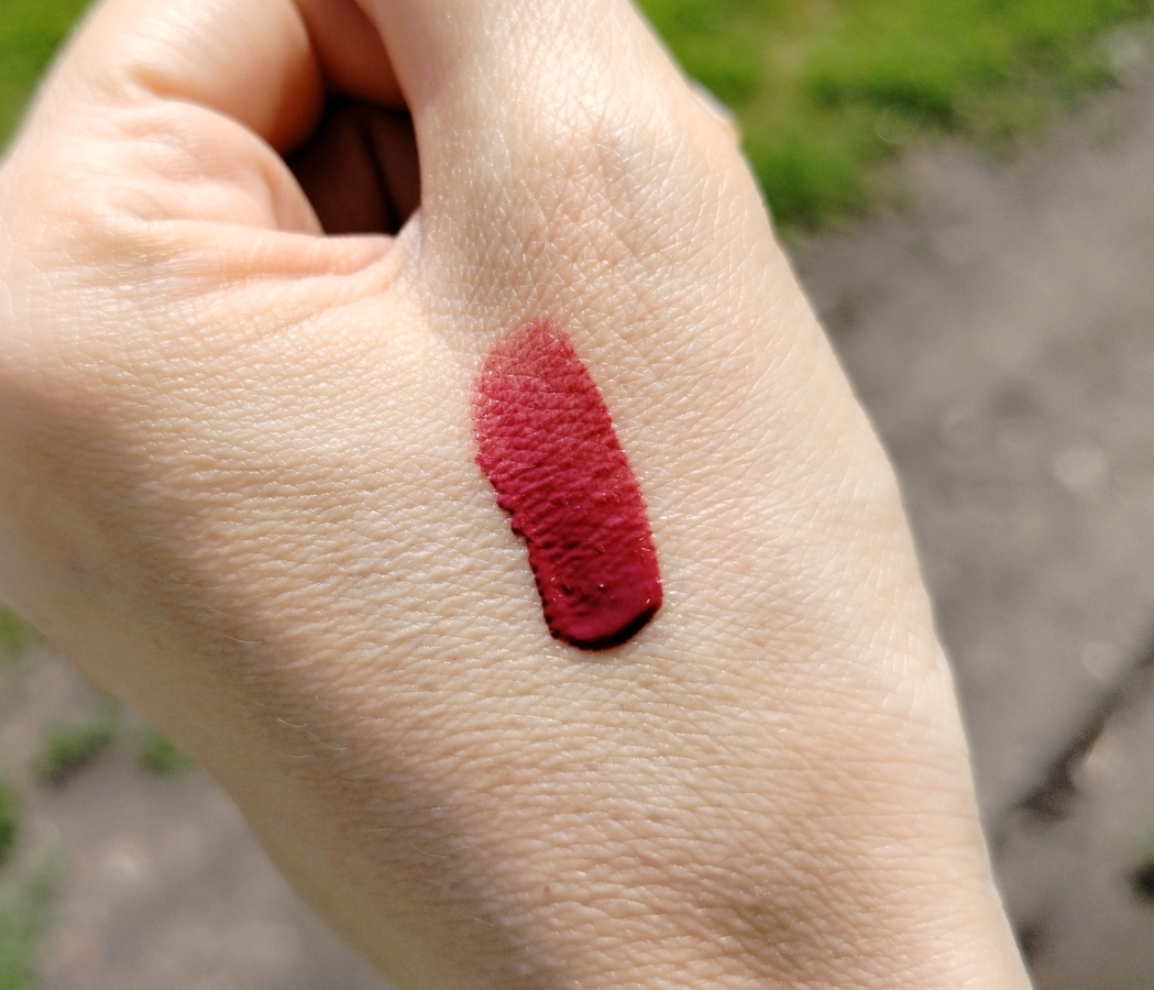 Bourjois Rouge Edition Velvet в оттенке №14 PlumPlum Girl, свотч