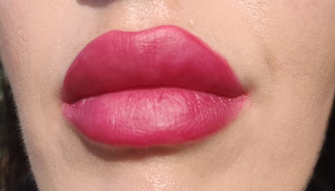 Bourjois Rouge Edition Velvet в оттенке №14 PlumPlum Girl в два слоя