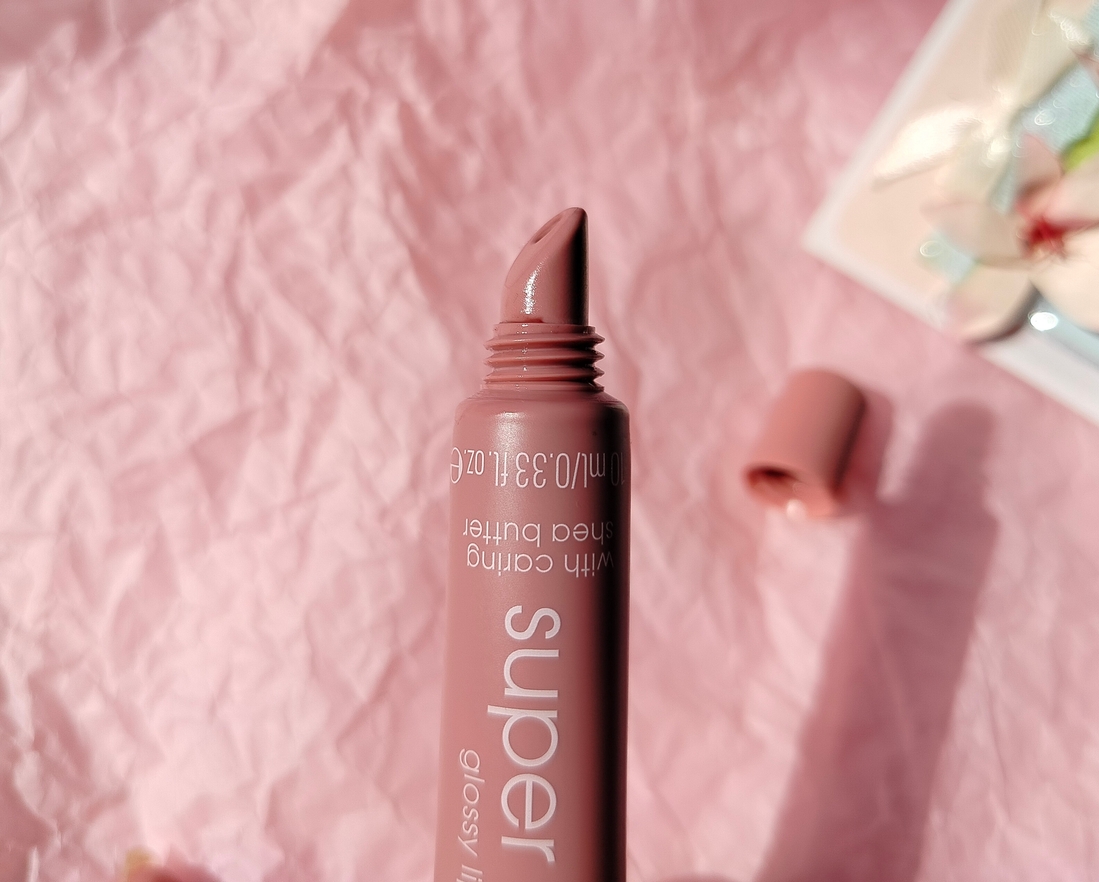 Essence The Super Peptide Glossy Lip Treatment