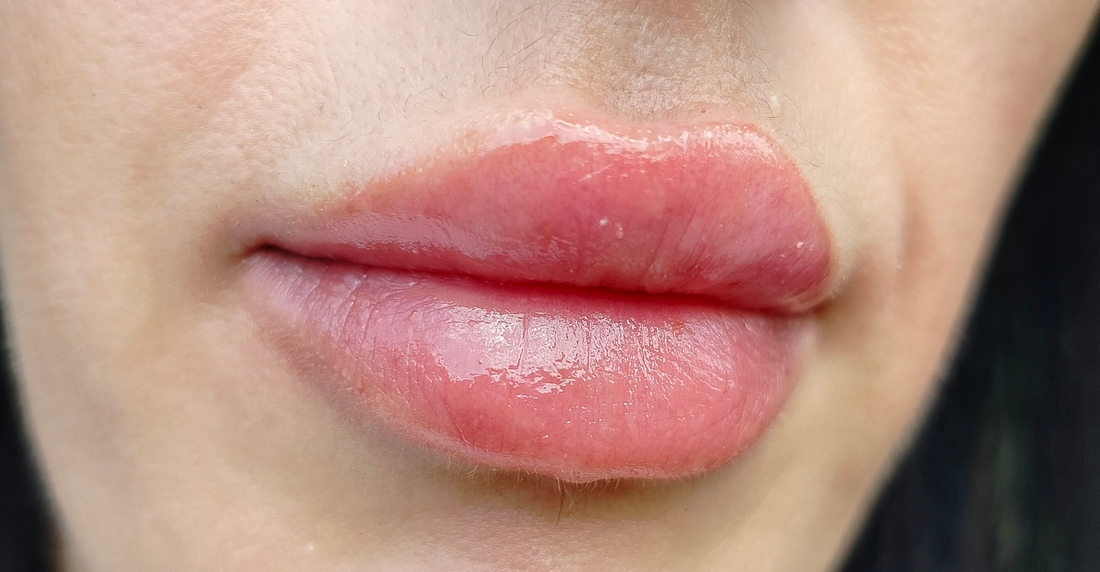 Essence The Super Peptide Glossy Lip Treatment после несколько часов носки